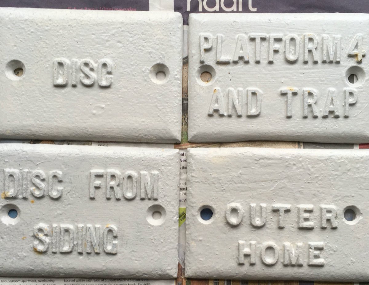I've started to restore these signal box lever plates rescued from Windermere in the early ’70s. Does anyone know what colours they should be? … there’s no trace of the original paint. A track diagram is at signalbox.org/diagrams.php?i… Thanks.