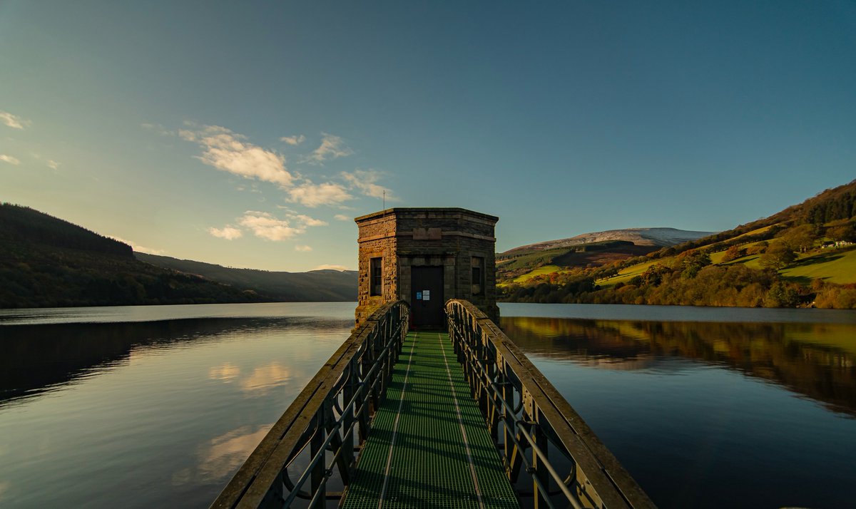 VisitTalybont's tweet photo. Talybont Reservoir in all of its glory!

Photo by wilts_wanderer on Instagram https://t.co/dGAjy05qMj