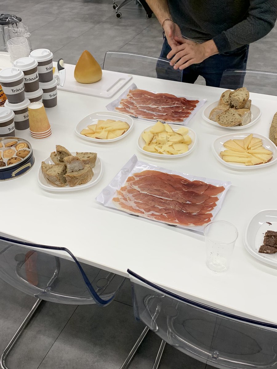 BorjaL's tweet image. Muchas gracias a @trileuco por acoger y patrocinar el #coderetreat #gdcr19 y a todos por venir!!