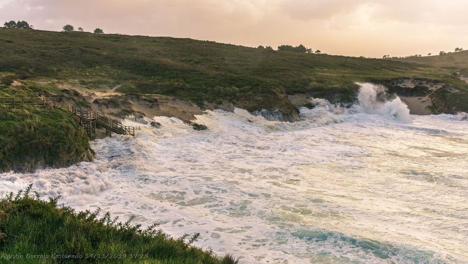 El mar se come las playas en Ferrol lavoz.gal/d7ozk2