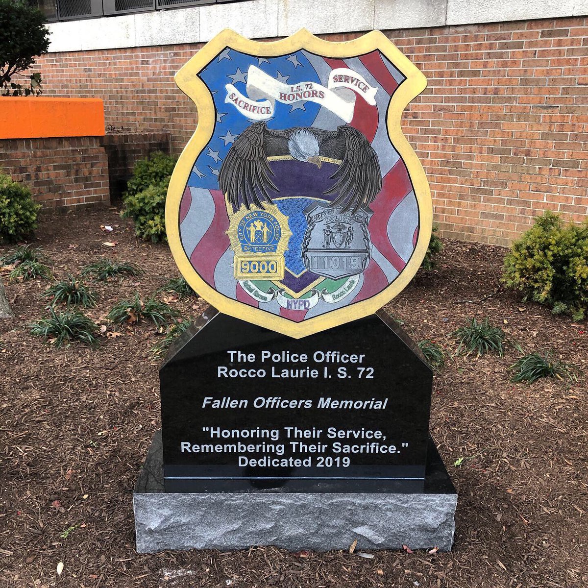 amy_sela's tweet photo. @IS72RLBulldogs honors P.O. Rocco Laurie and Det. Rafael Ramos. It was an honor to develop something that documents these fallen heroes &amp; watch it come to fruition. Congrats to the Shapiro girls for their beautiful design. @JacksinJessica @vgallassio @ExecSupALodico @SIBOD31 https://t.co/4WXVzPcS64