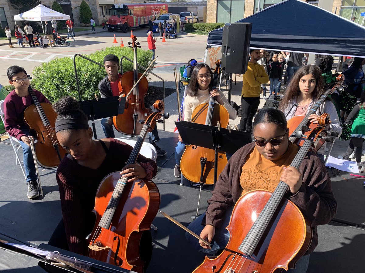 shark_strings's tweet image. 