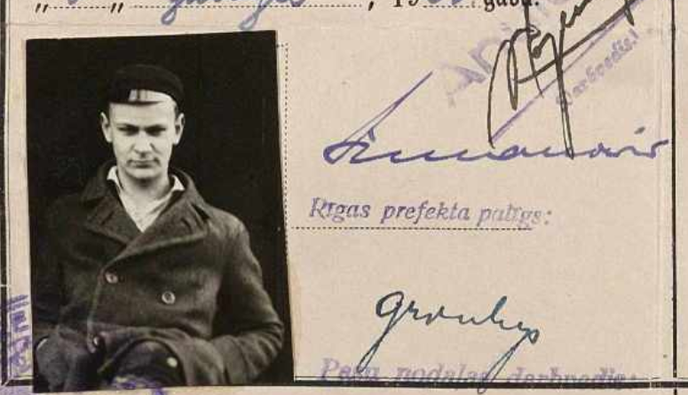 Ļoti patīk pētīt vecās pases. Fotogrāfijas brīžam tik dzīvas un daudz interesantākas nekā mūsdienās. Šis ir Teodors fon Bētihers, 1911. g. dzimis baltvācietis, vācis folkloru Herdera institūtā, kura kolekcija nonāca <a href="/_LFK_/">Latviešu folkloras krātuve</a> un brīvi pieejama arī garamantas.lv.
