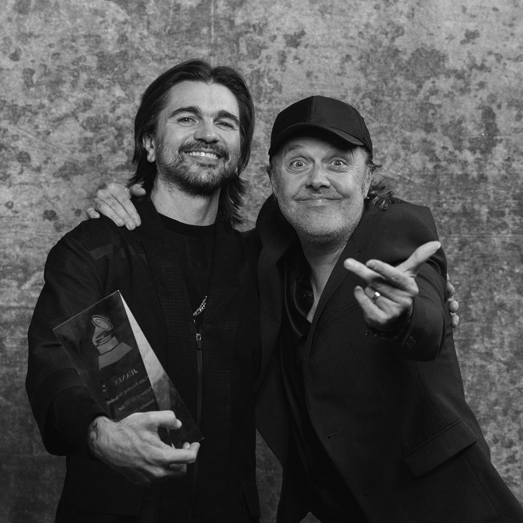 JUANES's tweet image. A todos quienes están ahí afuera leyendo esto, nunca dejen de soñar, no importa que tanto amor le pongan a lo que hagan, siempre habrá alguien que les diga; “no eres suficientemente bueno” 😂 a la mierda con eso! Los sueños se cumplen si los persigues, nunca dejes de soñar, 1/3