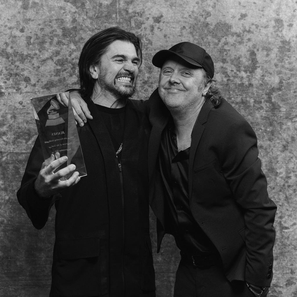 JUANES's tweet image. A todos quienes están ahí afuera leyendo esto, nunca dejen de soñar, no importa que tanto amor le pongan a lo que hagan, siempre habrá alguien que les diga; “no eres suficientemente bueno” 😂 a la mierda con eso! Los sueños se cumplen si los persigues, nunca dejes de soñar, 1/3