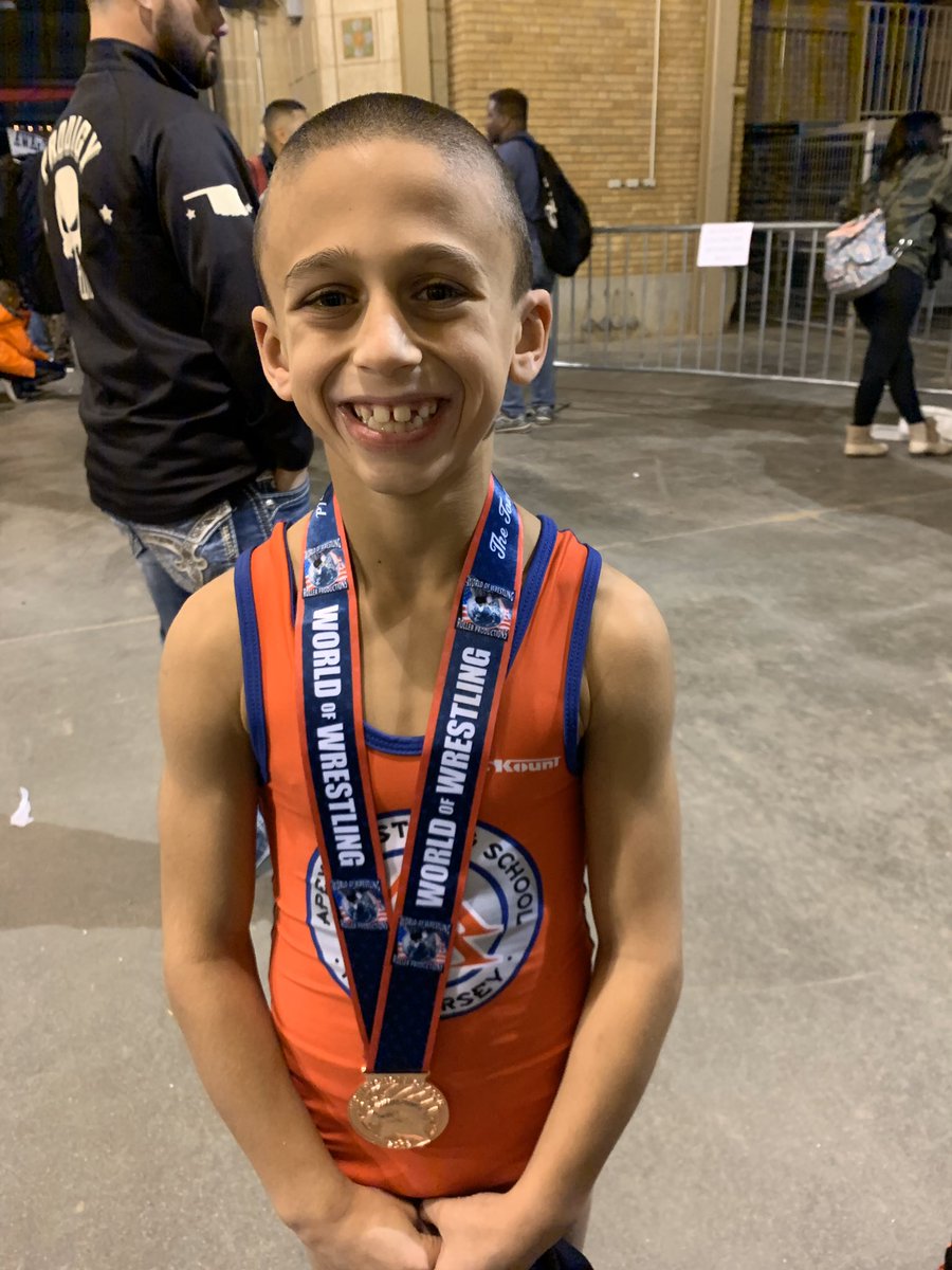 Apexwrestling's tweet image. HUGE shoutout to Logan #LoganLovesPullups Tuck, who made it on the podium, taking 4th in a loaded, competitive bracket at the Tulsa Kickoff Classic!  Not bad for only his 2nd major individual national tournament ever! Big things in this young man’s future!
#ApexSouth #APEXTRAINED
