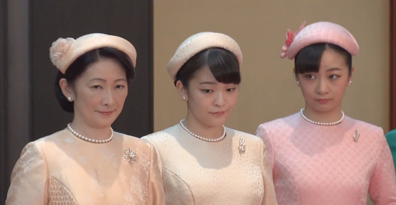 Prisma 😷 on Twitter "Crown Princess Kiko, Princess Mako, and Princess