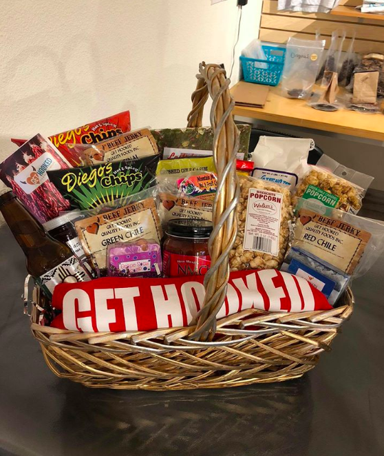 Get_Jerky's tweet photo. Christmas 🎄gift baskets will be here soon! What do you want in yours? #Christmas2019 #Giftbaskets #GetHookedBeefJerky #BeefJerky #StayLocal #NMTrue #Jerky https://t.co/JChc68vNvt