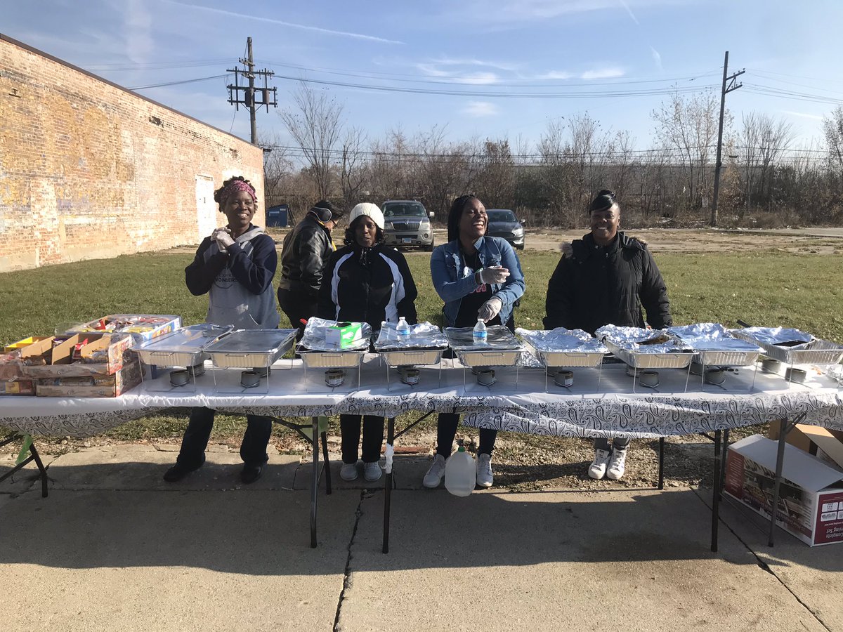 PSA❗️❗️❗️❗️ Free hot meal give away for the homeless in Chicago heights 🗣 #givingbacktothehood #chicagoheights #like #comment #share