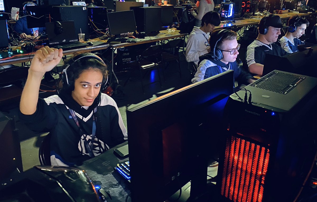 SubZeroEsport's tweet image. Game time! Catch us on the @DreamHack BYOC channel: twitch.tv/dreamhackbyoc

@itstwalks perspective: twitch.tv/trev_ow

@churro_ow perspective: twitch.tv/the_churro_