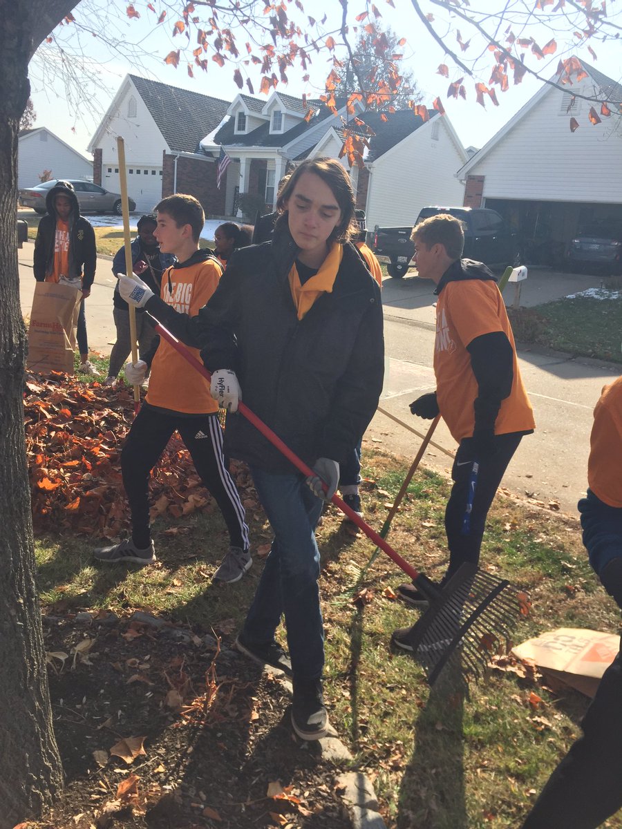 Our group had a great time today! It was fun getting to help the neighbors who are in our FZE community. Thank you <a href="/fze_stuco/">FZE Stuco</a> and Ms. Bednar for putting this on and feeding us pizza after! #bethechange #FZEbigEvent2019