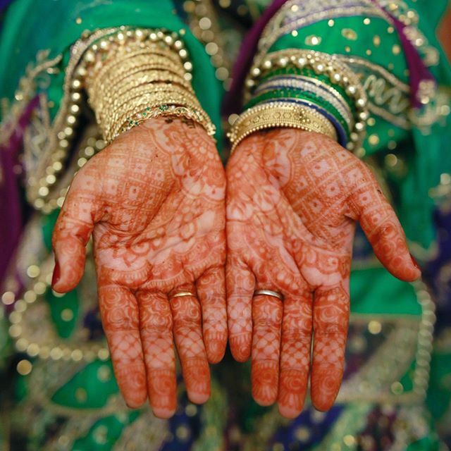 karsonbutler's tweet photo. Our four-day wedding weekend has begun! Follow our Insta Stories for all of the details and behind the scenes! Here’s a snapshot of our beautiful bride’s stunning henna by @hennaink.rehma. 📷: @jodiandkurtphoto 
@victoriaclausenflorals
@frostlightingdc
@syzygyevents
@smthingv… https://t.co/DtnFkpRWqg