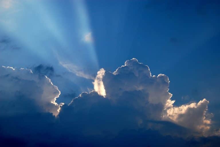 Every cloud has a silver lining идиома. Every cloud silver lining. Silver lining idiom. Idiom every cloud has a silver lining. Silver lining idiom.