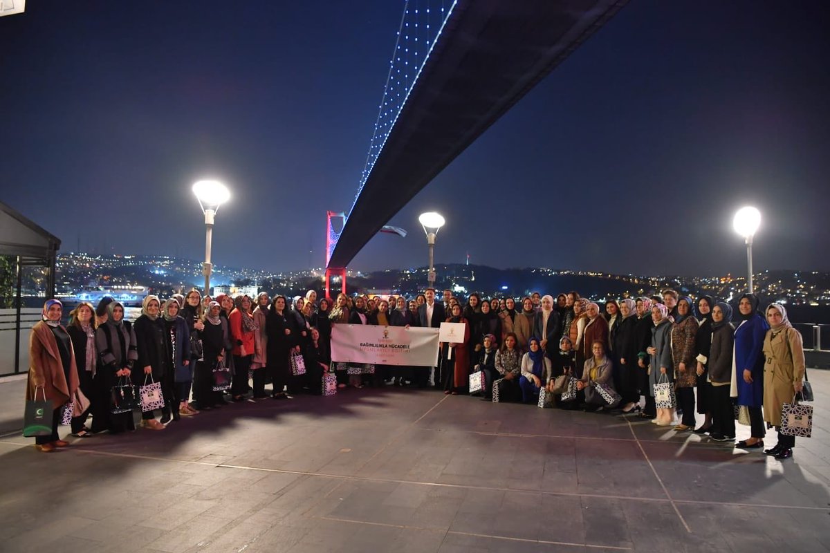 81 ilden gelen katılımcılarımızla dünyanın gözbebeği İstanbul’un incisi Boğazda güzel bir akşam geçirdik, programımıza eşlik eden Bahçelievler Belediye başkanımız <a href="/DrHakanBahadir/">Dr.Hakan Bahadır🇹🇷</a> a teşekkür ederiz. #bağımlılığacarevar <a href="/selvacam/">Lütfiye Selva Çam 🇹🇷</a> <a href="/AKKADINGM/">AK Parti Kadın Kolları</a>