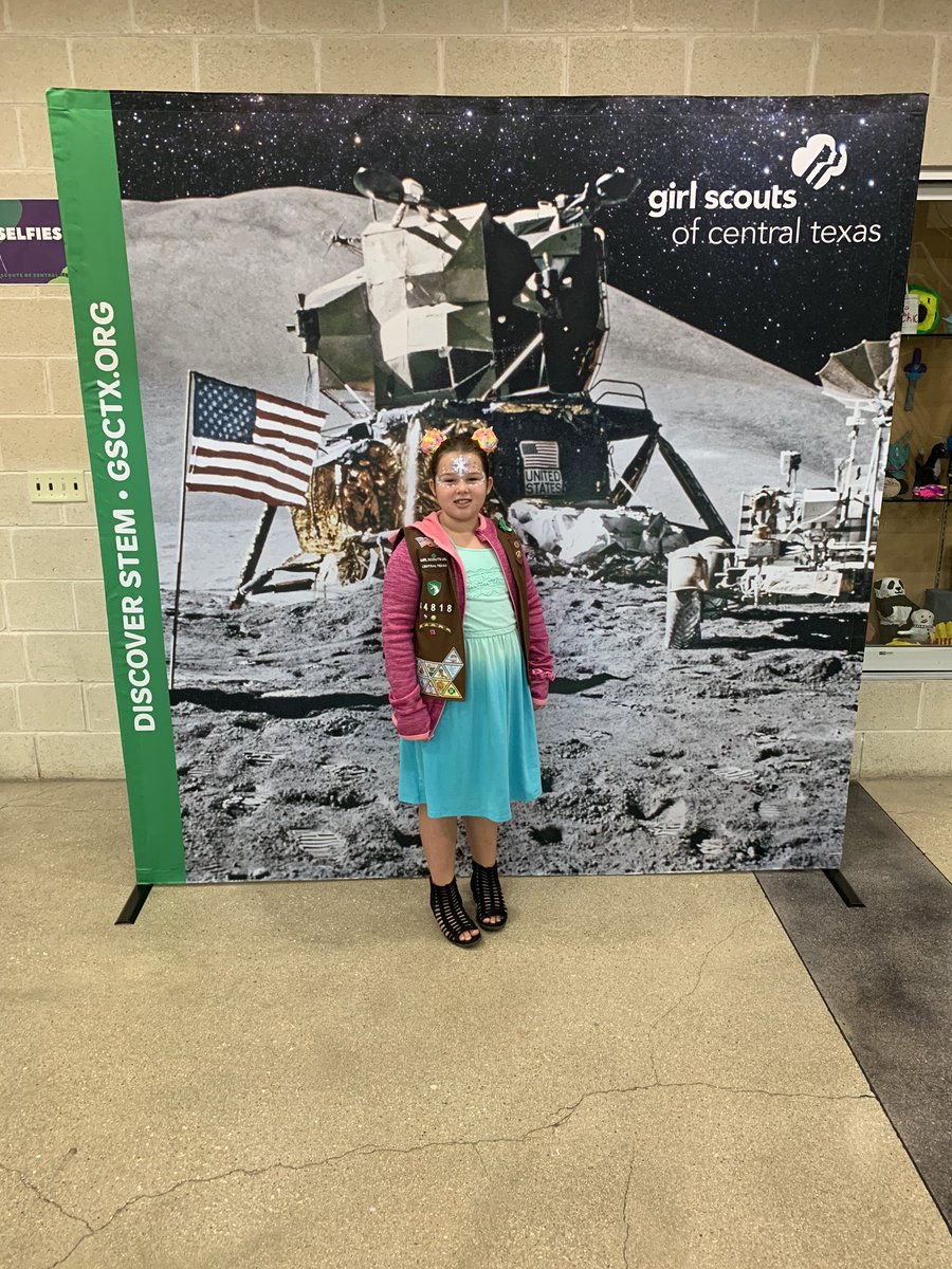 MrsVs_PALS's tweet photo. Visited the Girl Scout showcase, had a great time. Earned a few patches and met the CEO! #gsctx #GirlScouts https://t.co/TZoYNIhvq6