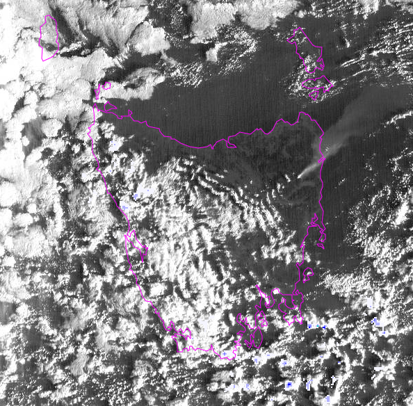 BOM_Tas's tweet photo. The sun is out over northern and eastern #Tasmania this morning, with some patchy cloud and current Temp of 9ยฐ in #Hobart for the #Point2Pinnacle. Smoke from a fire near Mathinna visible in the northeast. https://t.co/S3IfSy6Wkw https://t.co/HhKAuSYAGk