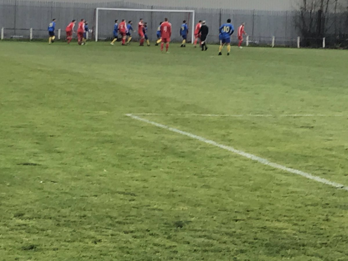 Hard fought game today’s six pointer @GriffinParkNews <a href="/hotel_fc/">MILL HILL FC (COMBINATION)</a> v <a href="/BlackburnUtdFC/">Blackburn United</a> at Griffin ground fantastic crowd of 150 for a local league combination game which the host edged 2-1 thank you for your support thank you <a href="/BlackburnUtdFC/">Blackburn United</a> and your supporters safe journey home