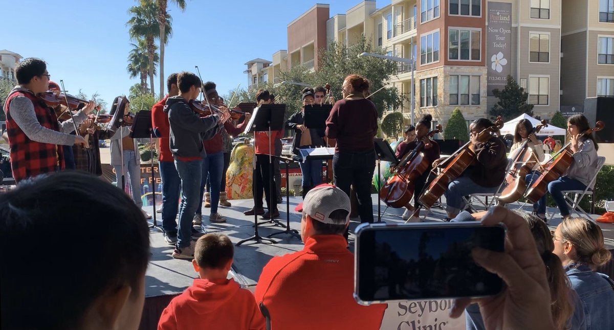 shark_strings's tweet image. Great morning performance by SharkStrings @ WobbleBeforeYouGobble! @ShadowCreekHS @AISDFineArts
