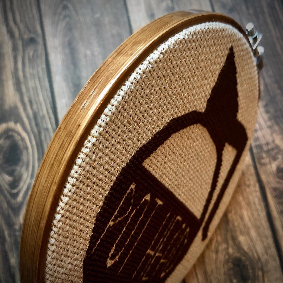 Cosmic_Stitch's tweet photo. Just finished this simplistic custom piece up today! I have a love/hate relationship with squashed fractional stitches but they get the job done and done well 🤩 https://t.co/L9Q9gpBRtk