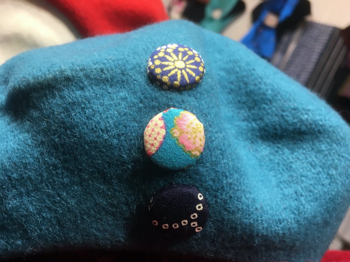 KimdeRaucourt's tweet photo. Nouvelle collection de béret 100% laine - Quelques photos du stand au Marché de Noël au Jardin des #Tuileries, #Paris, Métro Tuileries (L1) ou Concorde (L1, L8 &amp; L12) Artisanat à côté de la patinoire. #MarchedeNoel #beret #faitmain #laine #wool https://t.co/FXH9f4xsZj