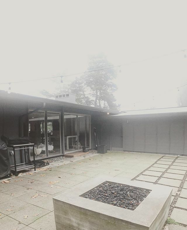 sw70th's tweet photo. Foggy PNW morning.
🌫 
#sw70th #mcm #midcentury #midcenturymodern #modern #modernarchitecture #foggymorning #foggy #eichler #rummer #pnw #pnwonderland #pacificnorthwest #portland #pdx #moderndesign #eerie #beautifulmorning #saturdayvibes #firepit #mod… https://t.co/8kYvGYLkJu https://t.co/NYJD8oySwu