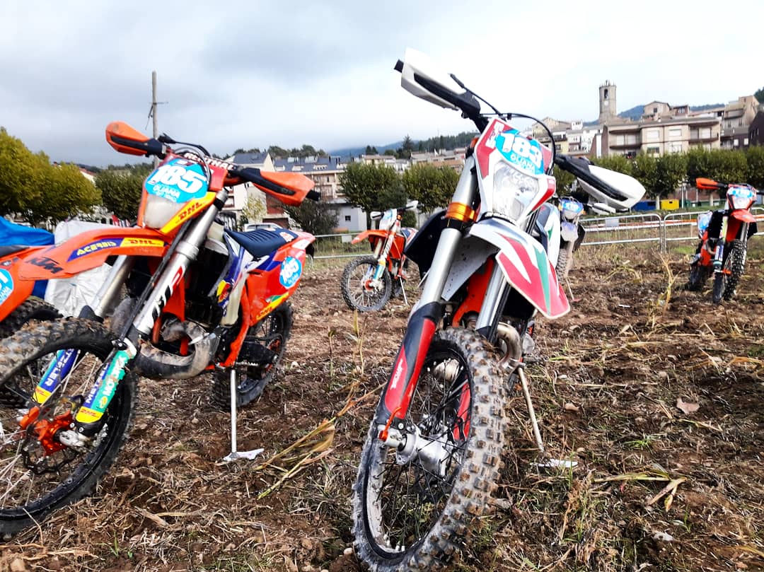 OLIANAOFFROAD's tweet photo. Ha sido un primer día insuperable. Ahora a descansar, mañana más! Salidas de Sénior y Júnior a las 10:00h y de Amateurs, Veteranos y Féminas a las 10:10h https://t.co/NGIXvOoZtj