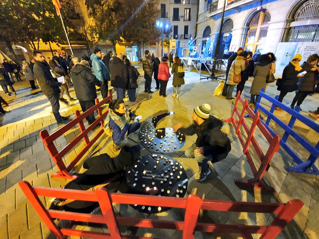 ajigualada's tweet photo. La plaça de l'Ajuntament acull la Música per la Salut Mental, amb l'actuació d'Igualada Latin Jazz Band. L'acte inclou la lectura del manifest del #DMSN19 i la il.luminació del #Punticoma https://t.co/qel0gW2Tfn