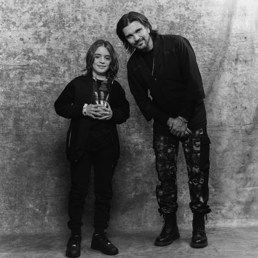 JUANES's tweet image. ... ¡a tu inspiración! Vivir sin soñar es como morir estando vivo. ¡A soñar muchachos! Créanme, se cumplen. 3/3

#omarcruzphoto
#LatinGRAMMYs