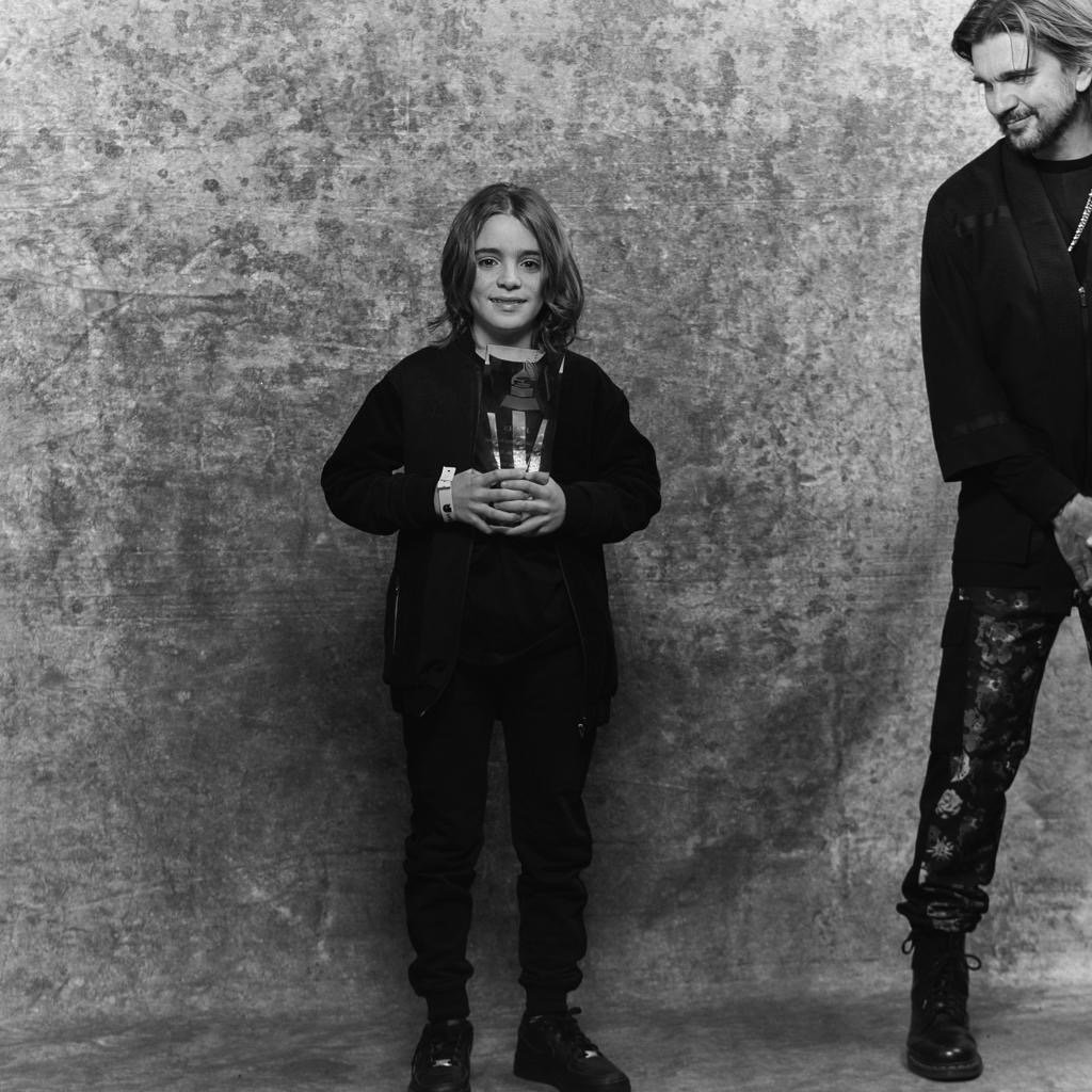 JUANES's tweet image. ... ¡a tu inspiración! Vivir sin soñar es como morir estando vivo. ¡A soñar muchachos! Créanme, se cumplen. 3/3

#omarcruzphoto
#LatinGRAMMYs