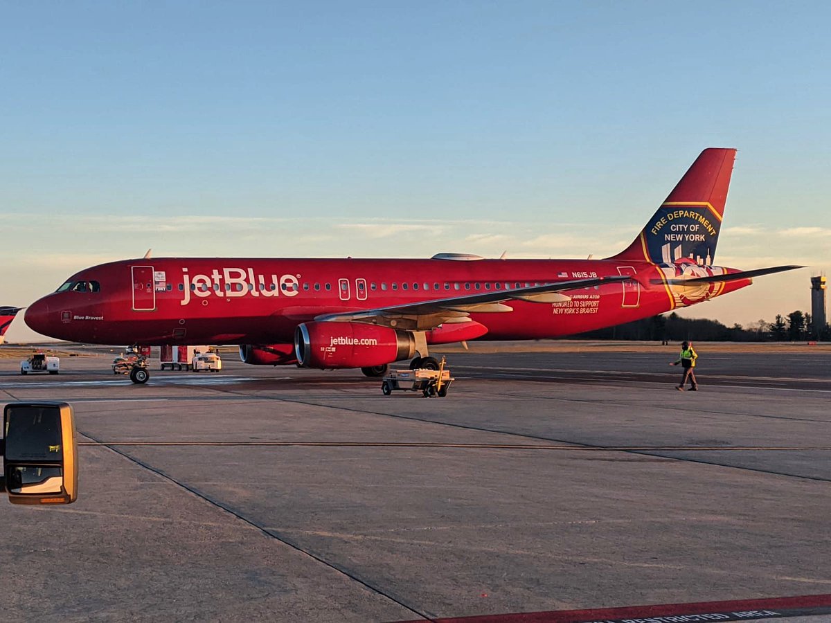 Incredible tribute to Lt. Jason Menard by <a href="/JetBlue/">JetBlue</a>. Their “Blue Bravest” aircraft painted in the colors of the <a href="/FDNY/">FDNY</a> flew into the <a href="/FlyWorcester/">Worcester Airport</a> today. Thank you to everyone across the country and world who are showing their love and support for <a href="/WorcesterFD/">Worcester Fire Dept.</a> &amp;family of Lt. Menard