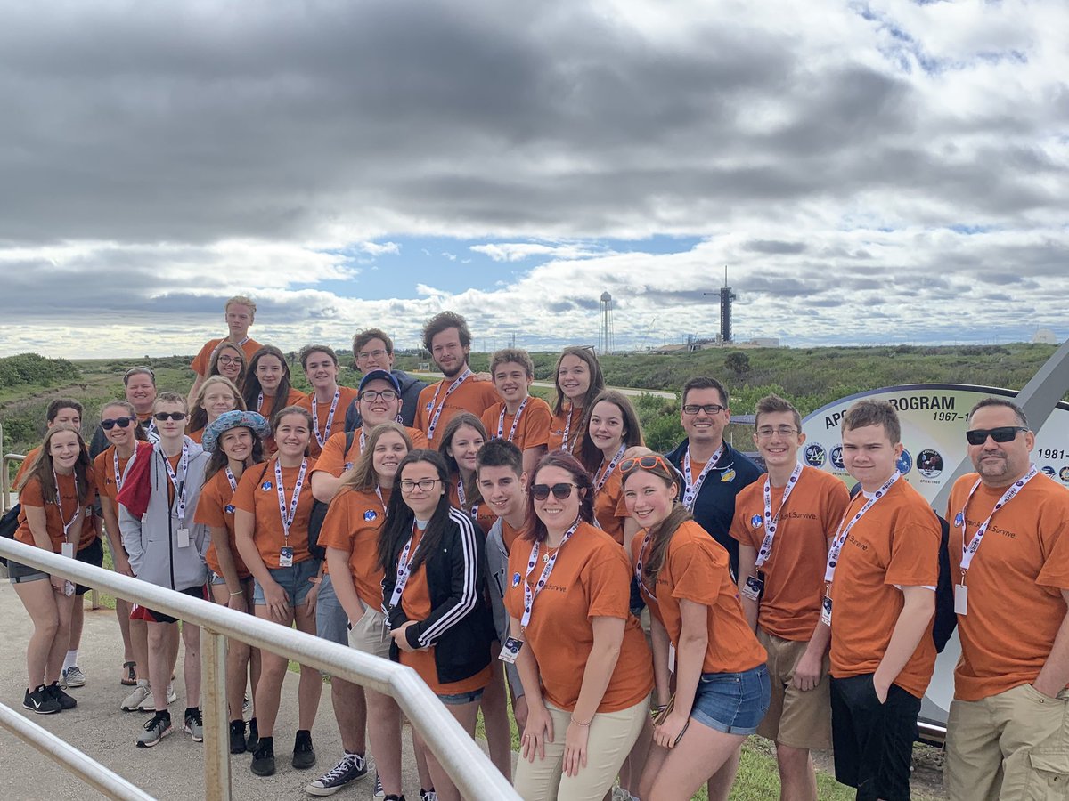CollegeavenueSS's tweet photo. CASS Knights @nasakennedy Space Camp 2019
An amazing experience that is out of this world🚀
#learning #space #physics @elon @gregmortoncomic #ThisIsAwesome https://t.co/hHUk3Y33ZS