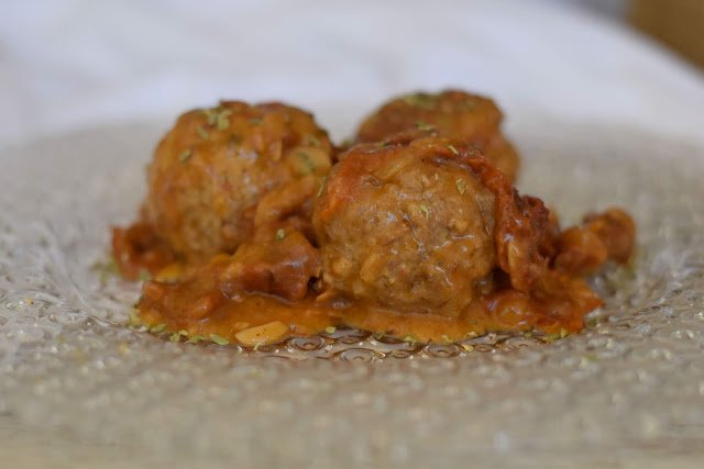 AlbertLipim's tweet photo. Albondigas rellenas de provolone y jamón con salsa de tomates secos y almendra https://t.co/LUI7Pz6uL3 https://t.co/JKibiLAWSL
