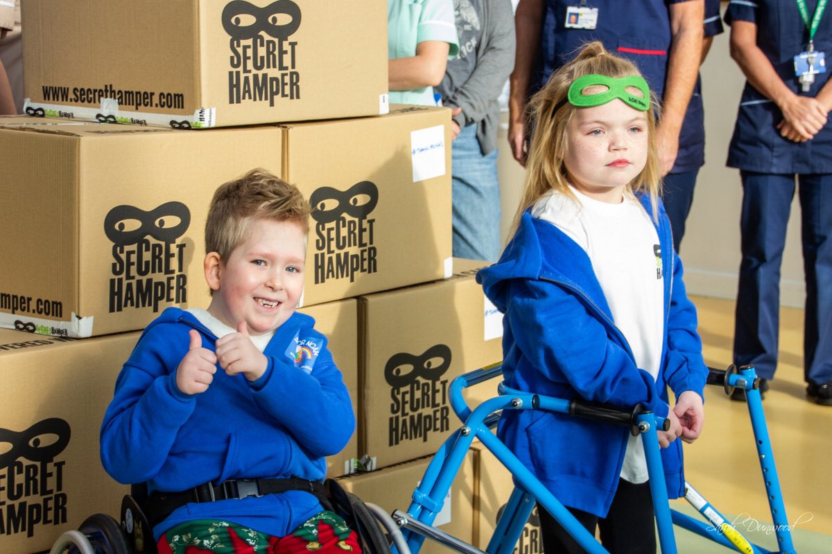 Secrethamper's tweet photo. Huge thanks to @davidjbell of @simbocLtd for sponsoring 2 hampers for the staff at @GreatOrmondSt 💫 Now 46 left to sponsor for our Christmas delivery with @HugsForNoah &amp; @ellachadwick1 to show them you care like David 👉https://t.co/tn1kJNu2I2 #ThankYouNHS https://t.co/6VZA6Enjgn
