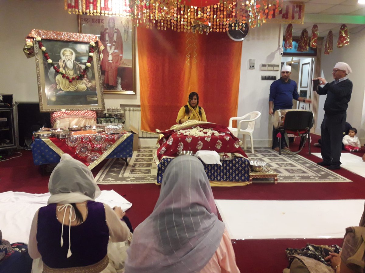 Embassy participated in the 550th Birth Anniversary of Guru Nanak Devji celebrations at Geeta Ashram by Indian Sindhi Association of Madrid on 16 November.#GuruNanak550 #550YearsOfGuruNanakDevJi @550yrsGuruNanak@IndianDiplomacy