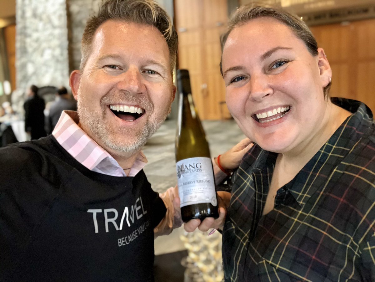 departuresxdean's tweet photo. Chef Alana Maas presents: Second | Uni butter shrimp on brown butter toast, scallion ginger paired w/ @LangVineyards Viognier 
🍷🍷🍷🍷🍷
#gaynamicduo #cornucopia2019 #culinarystage #BalancingFlavours #onlyinwhistler #tastewhistler https://t.co/UEAwXokWTq