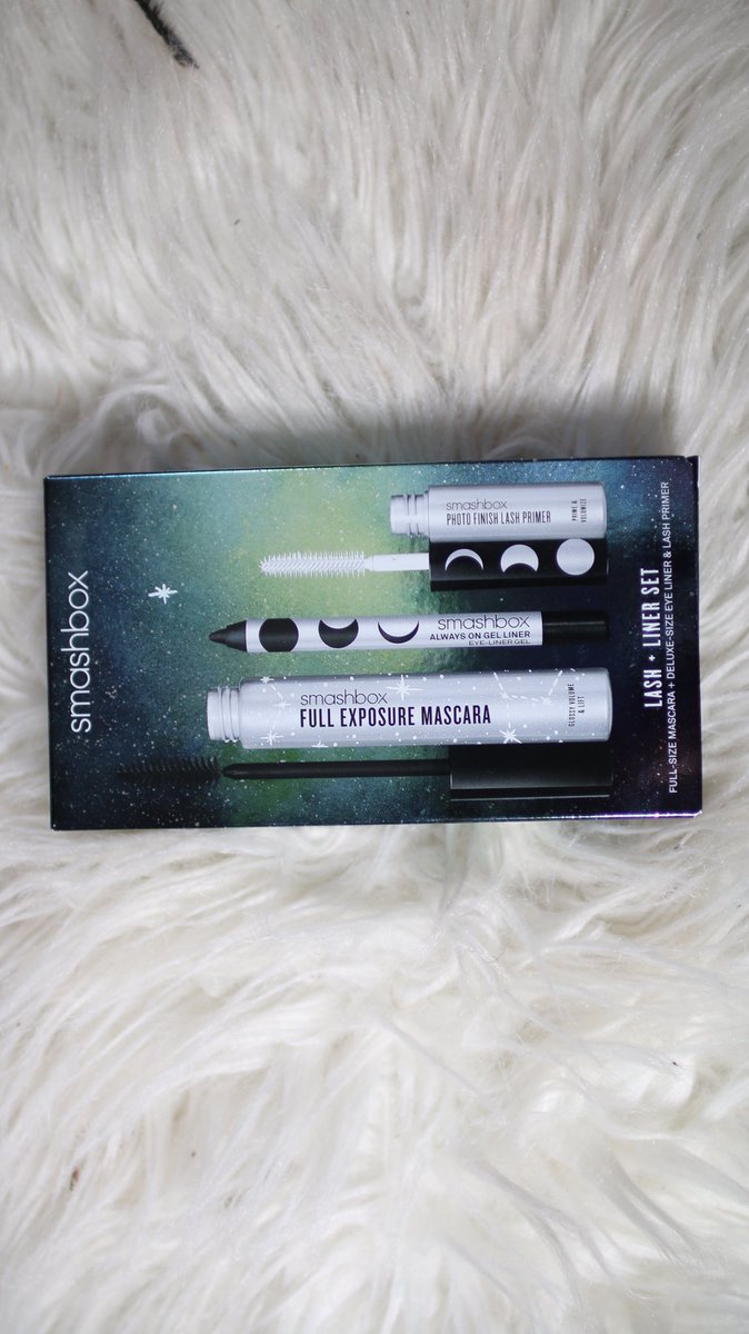 Hey Divas 👋🏽 Treat someone special this Christmas with the <a href="/glamglowuk/">GlamGlowUK</a> @smashboxcosmeticsuk @bumbleandbumbleuk  gift set❤️ The gift set are packed with beauty essentials, perfect for skincare and makeup lover 💖 #smashboxcosmetics #glamglowuk #bumbleandbumble #gifted #giftideas