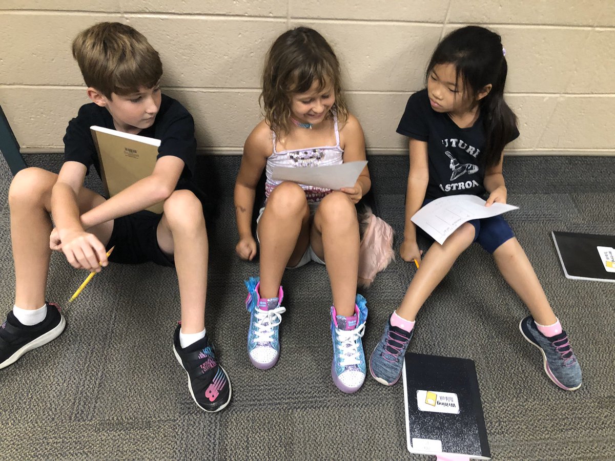 Ms_KourtneyF's tweet photo. Students work in groups to give peer-feedback on their small moment stories. Learning to give and receive constructive feedback is such an important skill for these 3rd graders! @Cathy_Hargrove #austinsbutterfly https://t.co/hHsHFrt6CE