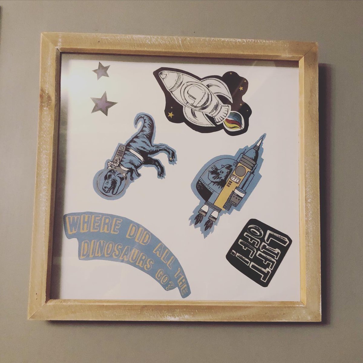 RuthAmos's tweet image. Day 16 of #makevember and N @ShawnMakes &amp;amp; I made some art (well it was mainly me &amp;amp; Shawn and N dribbled and poked at them a bit) I’ve put it up in the front room and I’m waiting to see how long it takes for my husband to notice