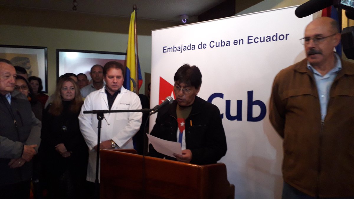 embacuba_ecuad's tweet photo. Acto de despedida de la BMC en Ecuador donde amigos de la solidaridad, cubanos residentes y miembros de la Misión Estatal  agradecieron el trabajo realizado salvando miles de vidas humanas en este pais andino. #SomosCuba #SomosContinuidad #CubaCoopera #CubaEsSalud. https://t.co/Vz049TEvPX