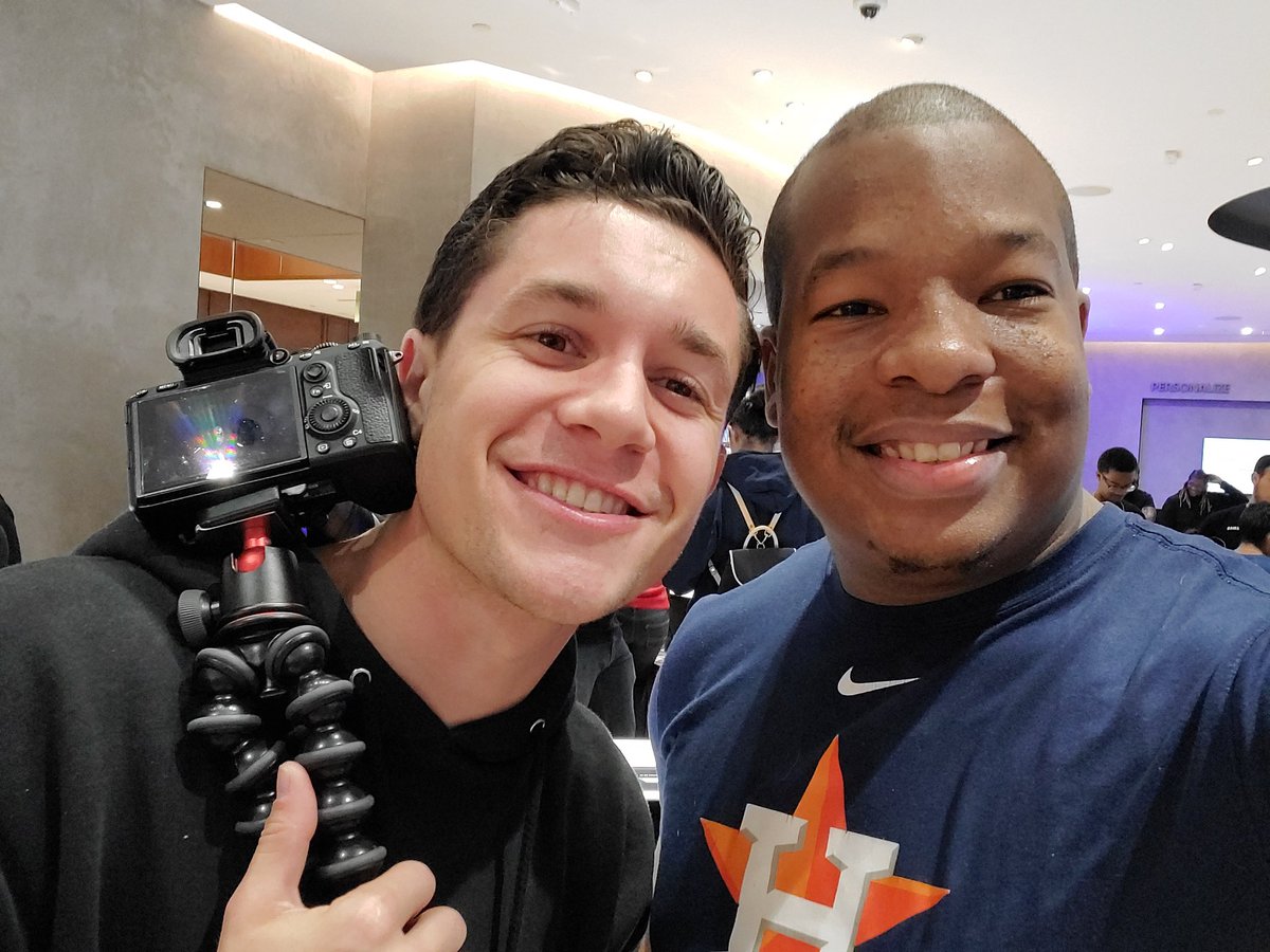 CrispCleanFresh's tweet photo. I had fun chatting and talking to @MYSTIC7 &amp; @laulauhiggs today at the #samsungexperience &amp; #pokemongo event today about Pokemon Go &amp; Pokemon Sword &amp; Shield. Brandon is a down to earth and geniune guy. Not everyone can do what you do. Hope you find nothing but success. https://t.co/ZWCNahito9