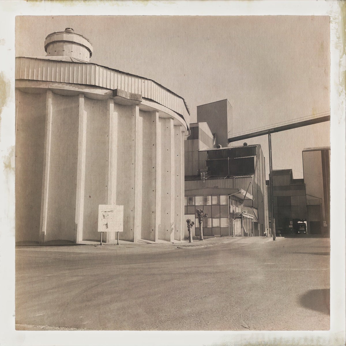 Ils décidèrent de construire une ville comme dans leur rêve.
Italo Calvino, Les villes invisibles