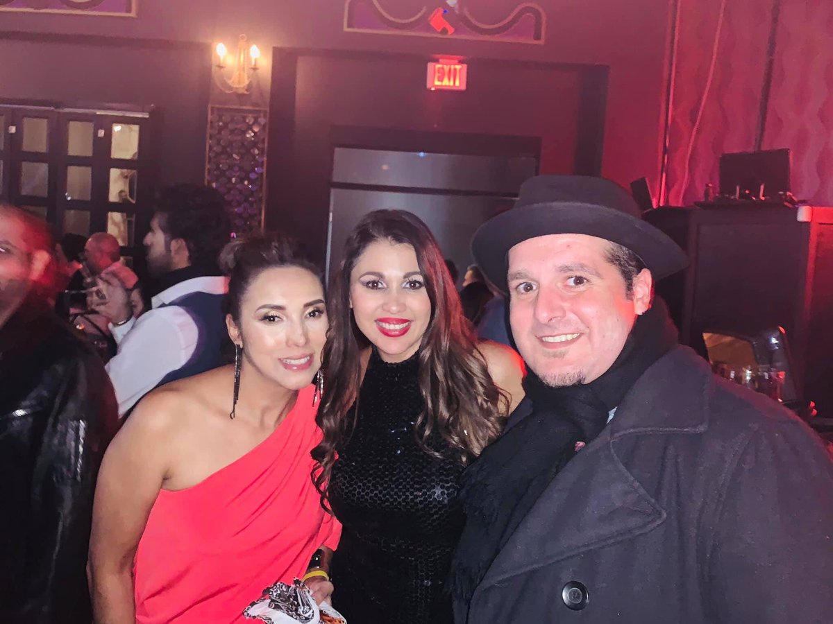 ShowmoonMag's tweet photo. Brindis por las geniales @damaslatinas_ por su primer aniversario celebrado con glamour y diversión en el #hoteldiscotheque
#sanantonio #damaslatinas #nightlife #travel #texas https://t.co/hxvjpEDafL