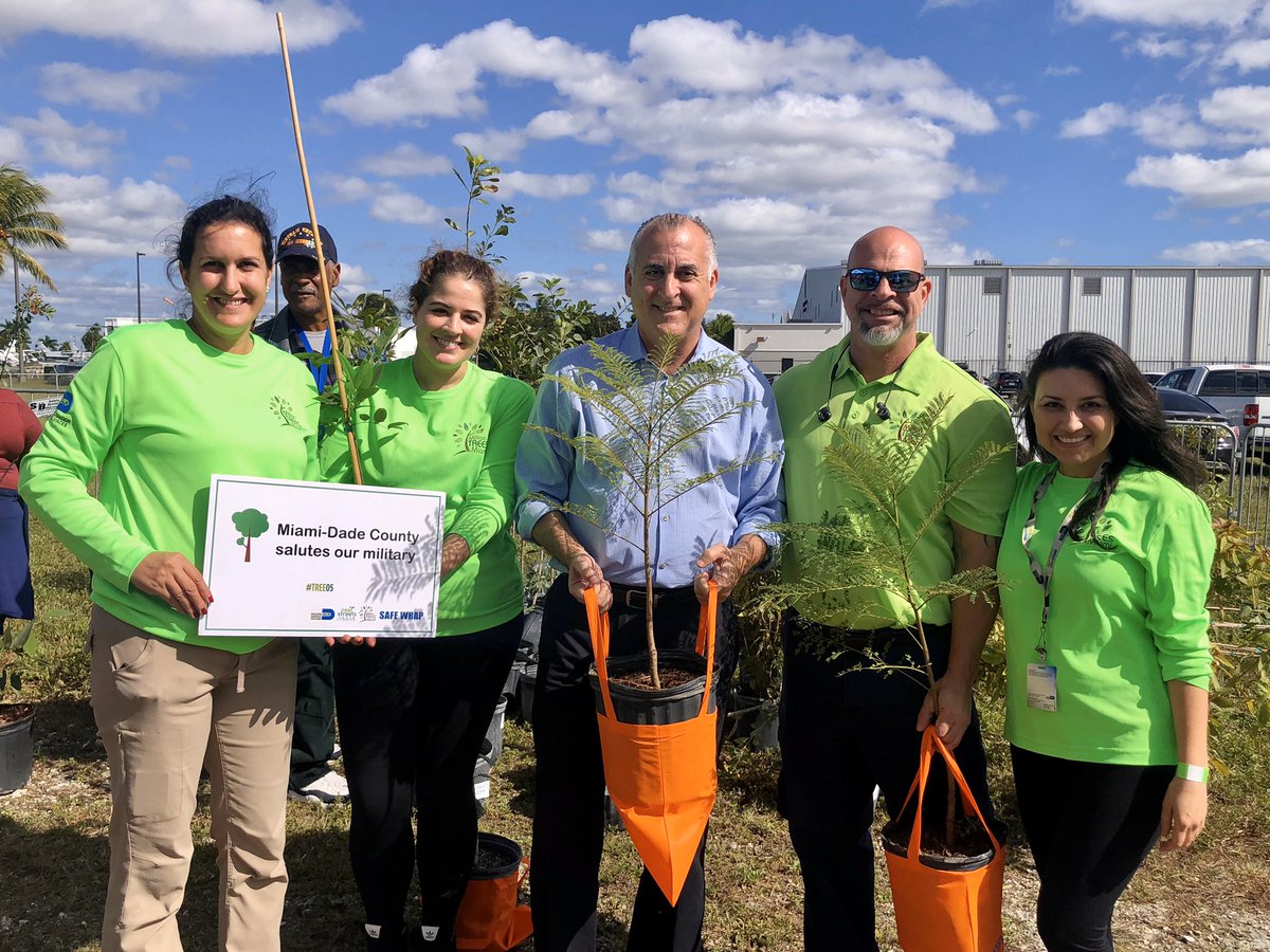 MayorBovo's tweet photo. Happy to stop by @MillionTreesMIA’s tent at the 2019 Community Salute to Our Military & Veterans Event. They gave away 250 trees today with the mission in mind to provide a minimum of 30% tree canopy coverage in #OurCounty. #TREE05 https://t.co/jHsh6Obi03