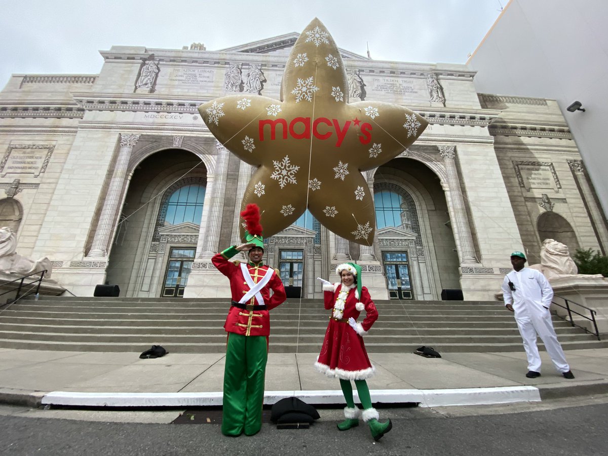 DISUniversal's tweet image. We’re at @UniversalORL tonight to check out the start of the holidays! #HolidayLikeThis