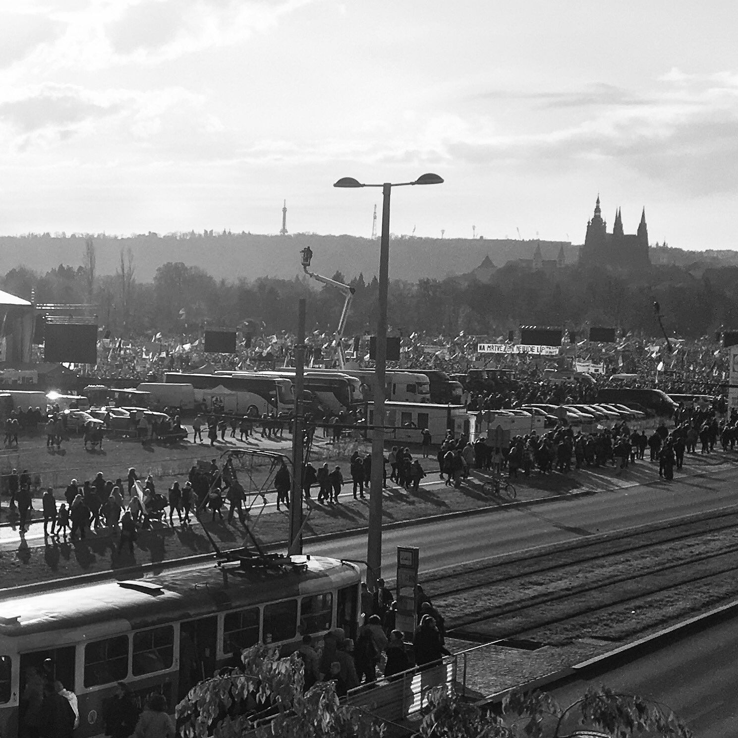 fængsel Joseph Banks En trofast Prague Off the Map on Twitter: "30 years after the Velvet Revolution, crowds once again gather for a massive demonstration, this time to bring down the Czech Prime Minister Andřej Babiš. #praha # fængsel Joseph Banks En trofast Prague Off the Map on Twitter: "30 years after the Velvet Revolution, crowds once again gather for a massive demonstration, this time to bring down the Czech Prime Minister Andřej Babiš. #praha #