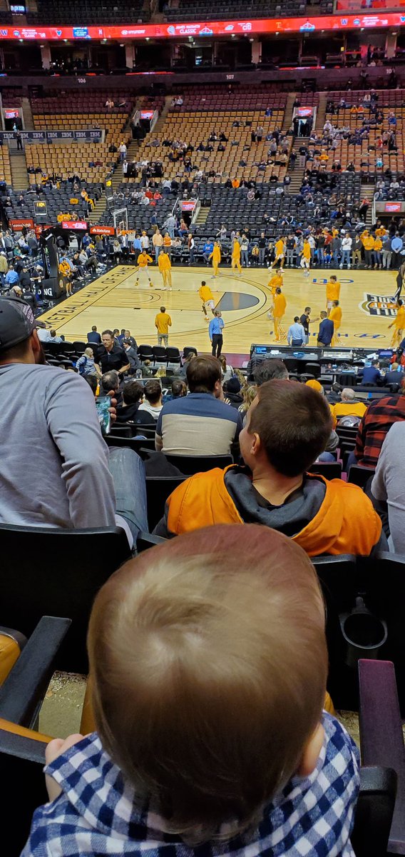 Repping for <a href="/AudienceView/">AudienceView</a> with <a href="/Vol_Hoops/">Tennessee Basketball</a> and <a href="/HarvardMBB/">Harvard Men’s Basketball</a> North of the border. #JamesNaismithClassic #LifeatAV #boysafternoon