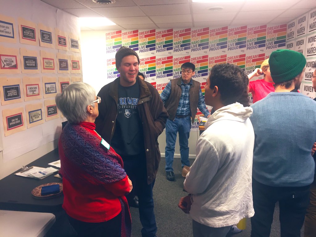 akpaninyie's tweet photo. Thank you @caseymconley for speaking to this large group of amazing volunteers about your support for @ewarren &amp; why you’re in this fight for big, structural change!!! 😊😁🤗 #WinWithWarren #NHPolitics #FITN https://t.co/2Szd2VFl0y