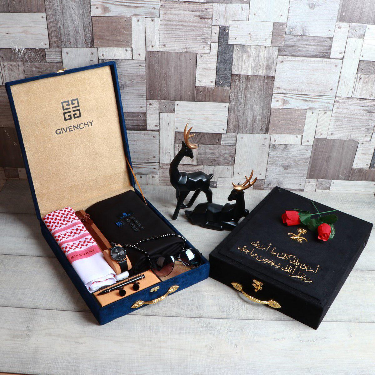 جديد متجر همس🎉
🌹 بوكس ملكي👑 ماركة جفنشي
*مكون من*👇🏻
🌹 شماغ ماركة جفنشي كلاسيك سوبر ديلوكس
مقاسات 60،58،55
🌹قماش شتوي ماركة جفنشي ثلاثه امتار عرضين، مع الملحقات، لوقو الجيب والرقبه وثمانية ازارير بشعار ماركة جفنشي
🌹ساعه كلاسيك رجاليه ماركة سيكلو بجوده عاليه