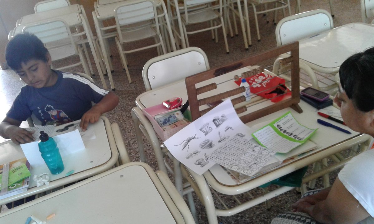 2da jornada en Escuela N'4042 IX centenario.
Trabajo de prevención contra el Dengue, zica y chikungunya.