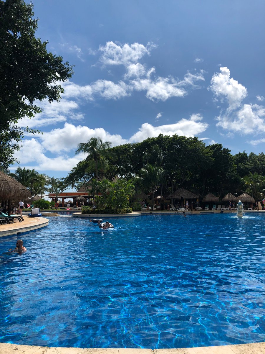 tgjordan2's tweet photo. Spending my fall break in the beautiful Mayan Riviera!
@wyeschool1 
#wyewonders https://t.co/C6WQxh26HM